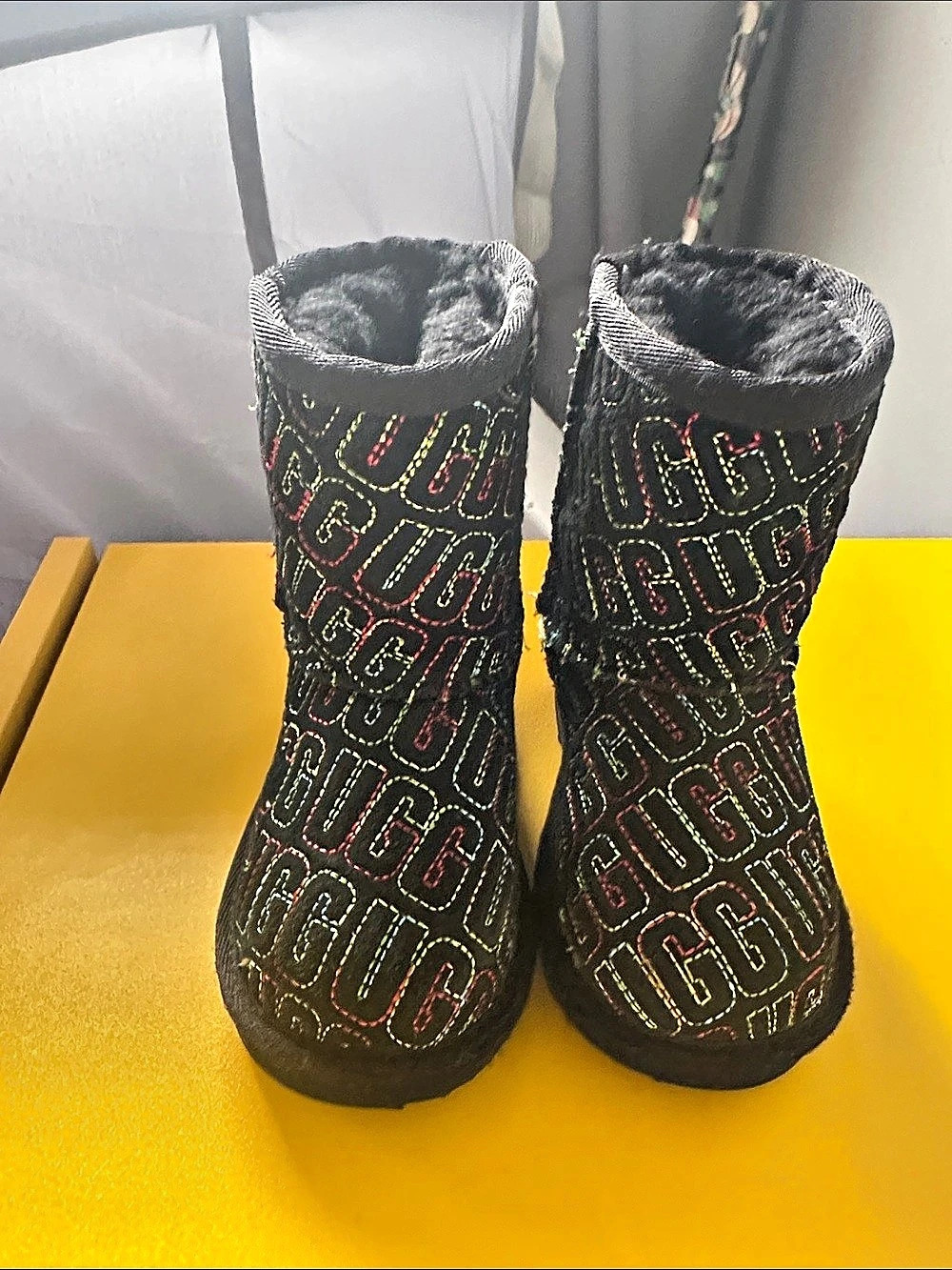 UGG Classic Short II Graphic Stitch Boot Toddler Black & Multicolor Boots